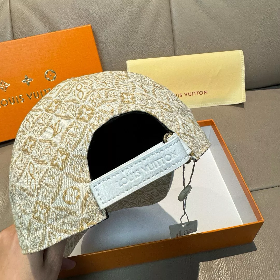 Louis Vuitton LV Caps Bright 3686