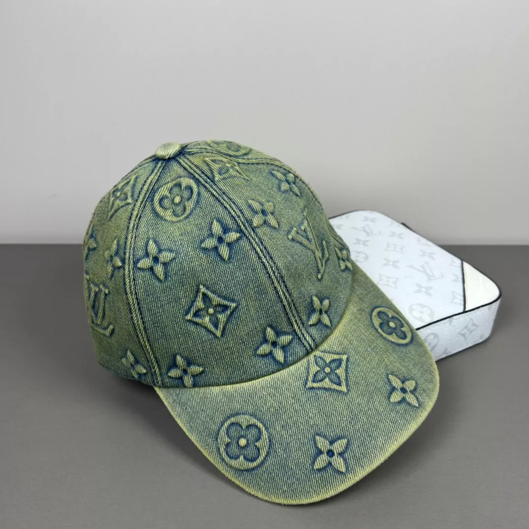 Louis Vuitton LV Caps Bright 9911