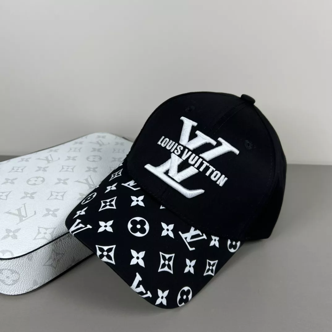 Louis Vuitton LV Caps Compact 7391