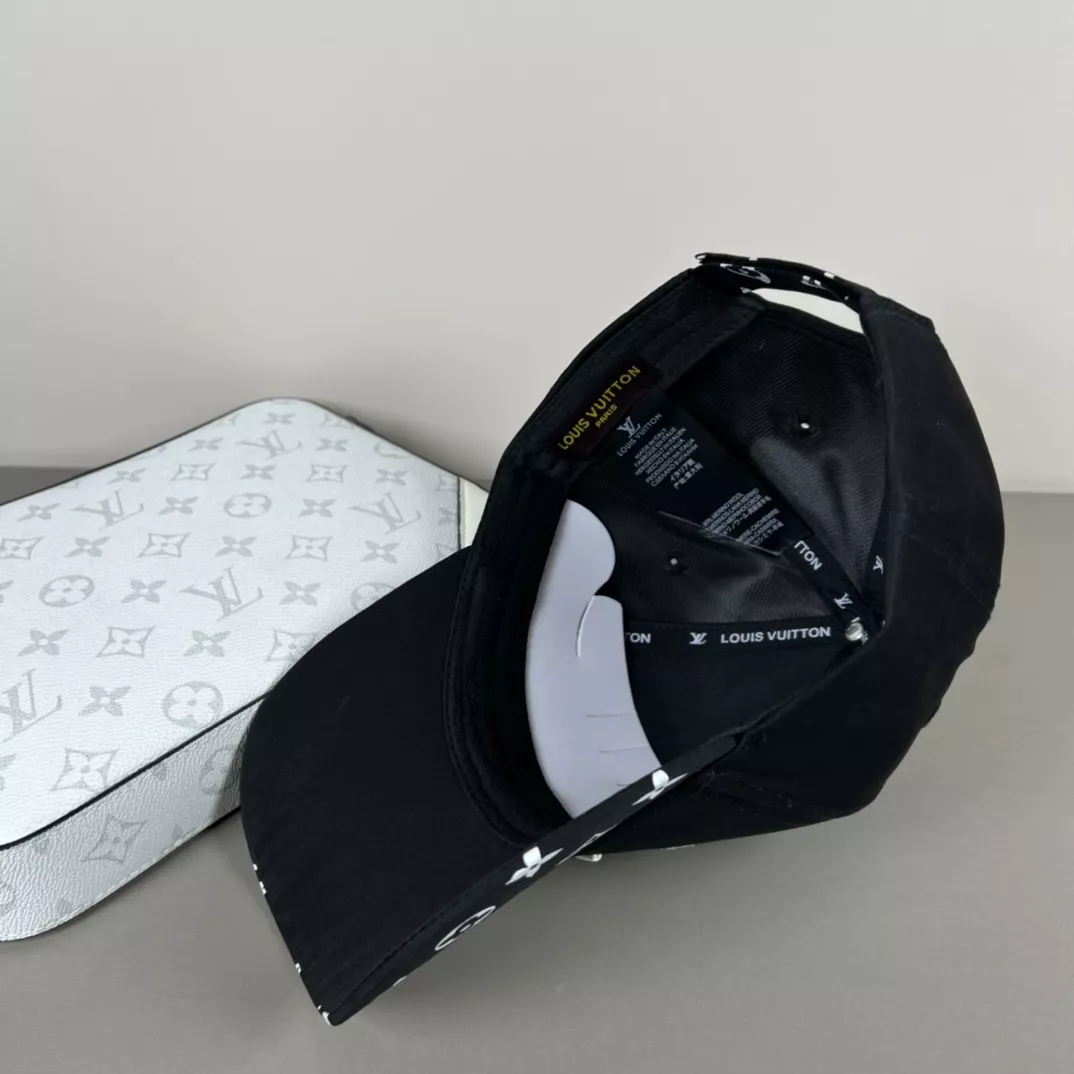 Louis Vuitton LV Caps Compact 7391