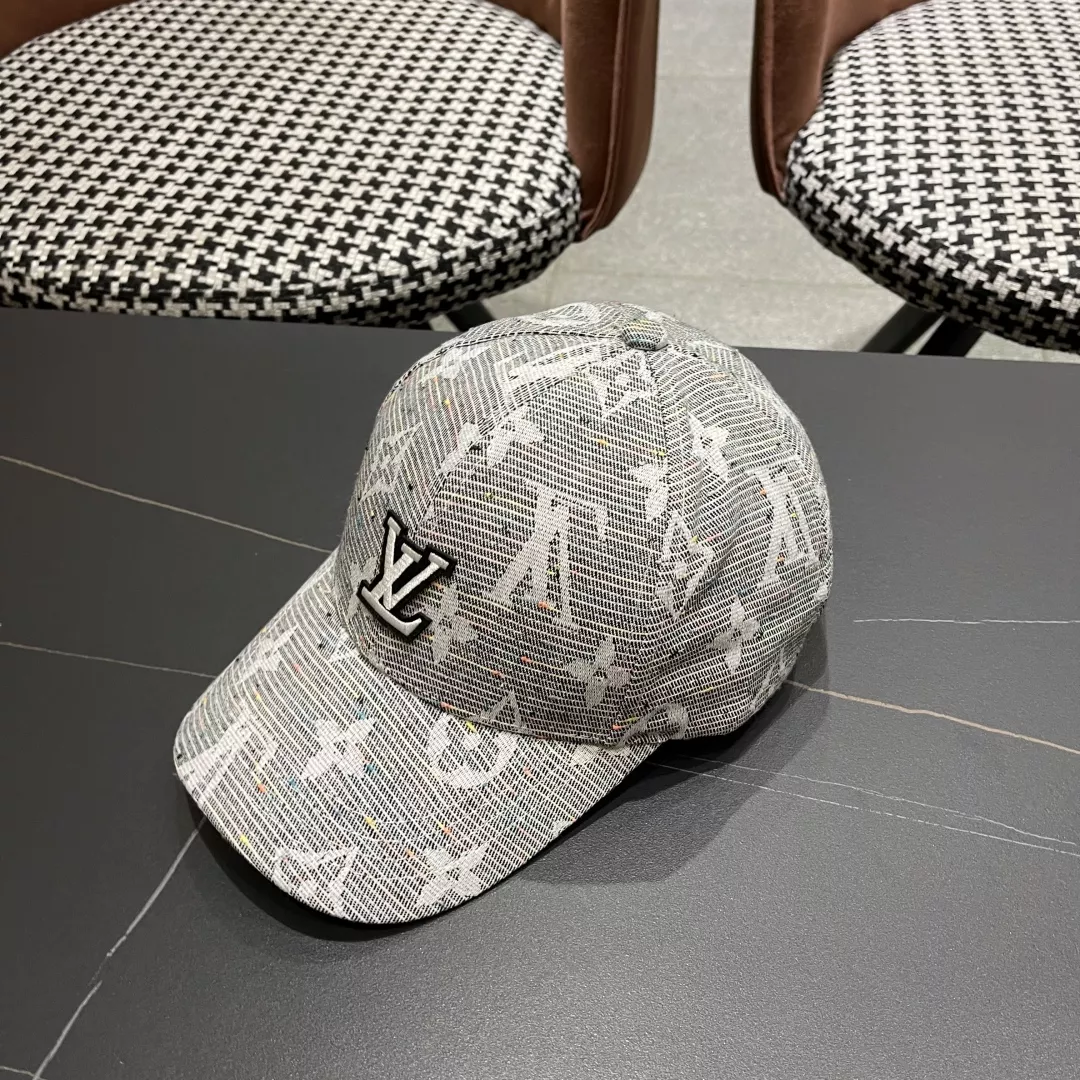 Louis Vuitton LV Caps Compact 9663