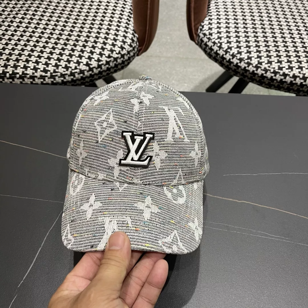Louis Vuitton LV Caps Compact 9663