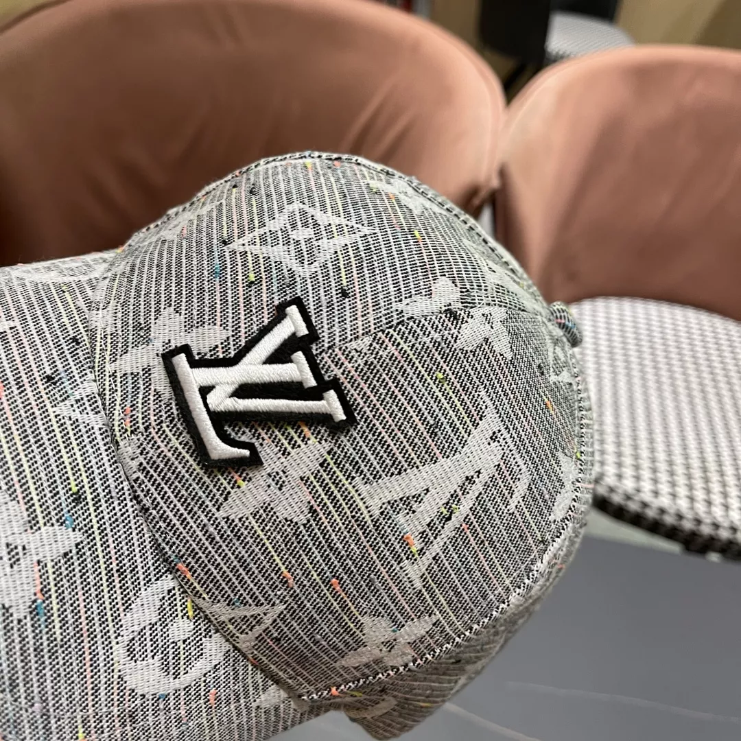 Louis Vuitton LV Caps Compact 9663