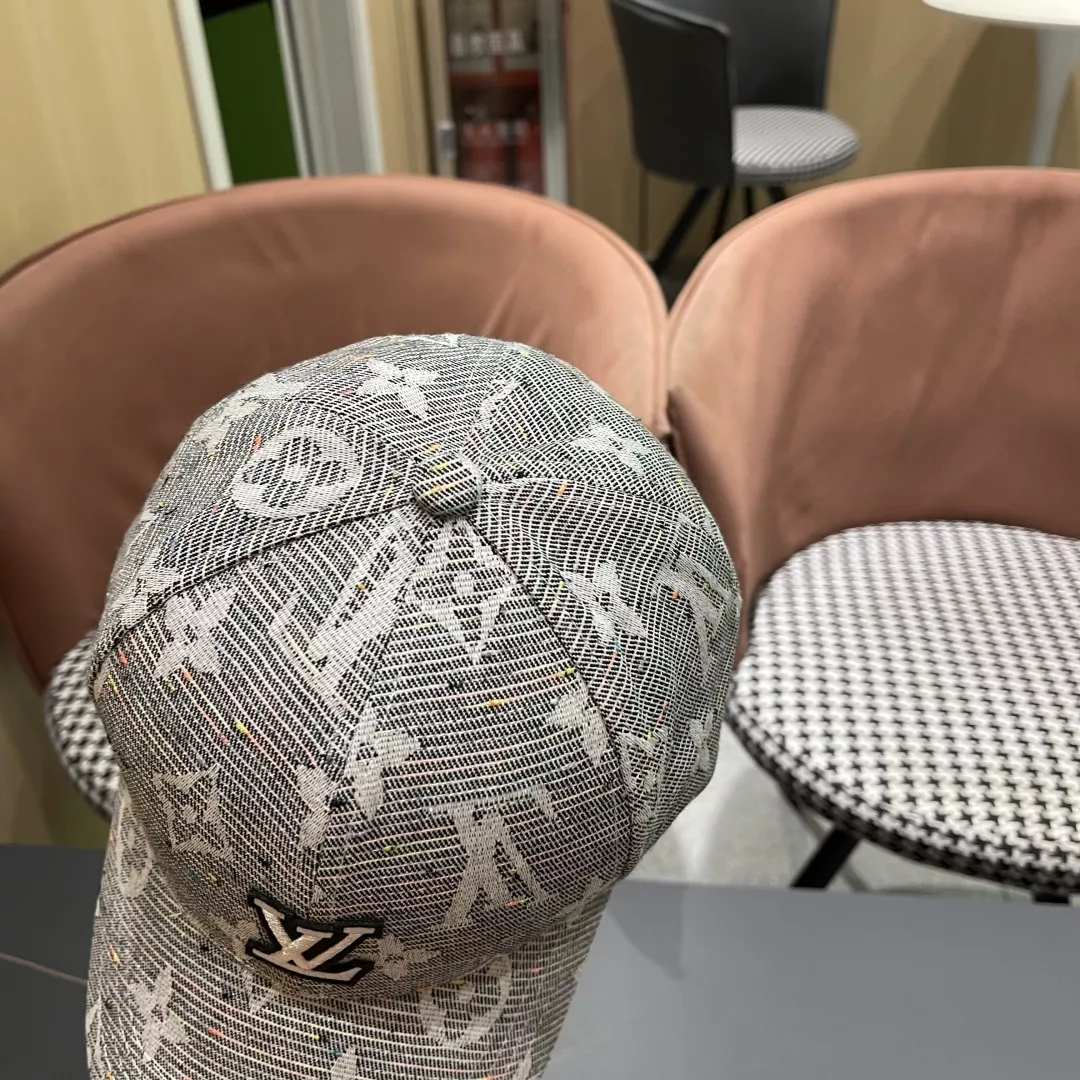 Louis Vuitton LV Caps Compact 9663