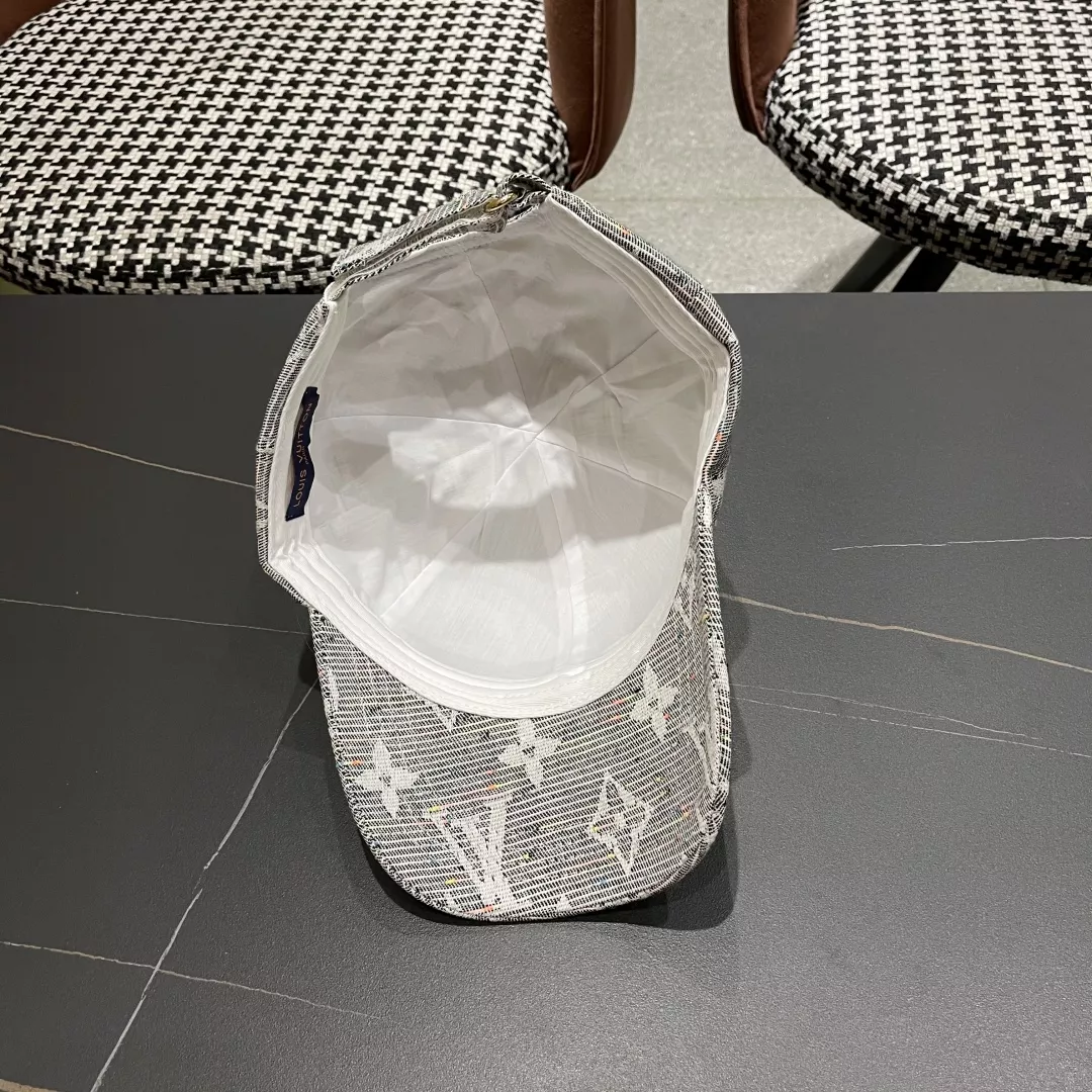 Louis Vuitton LV Caps Compact 9663