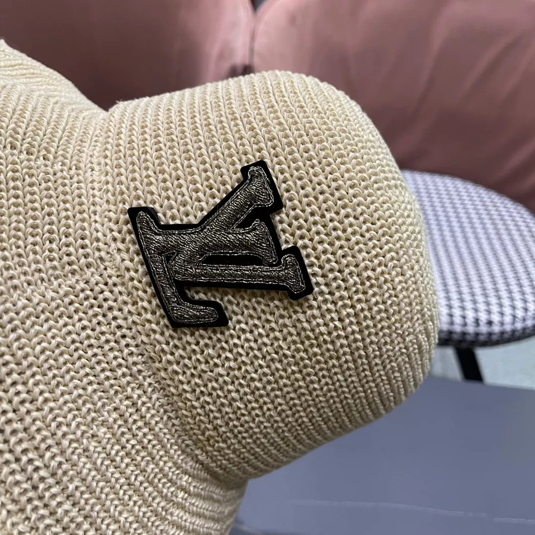 Louis Vuitton LV Caps Cozy 5444