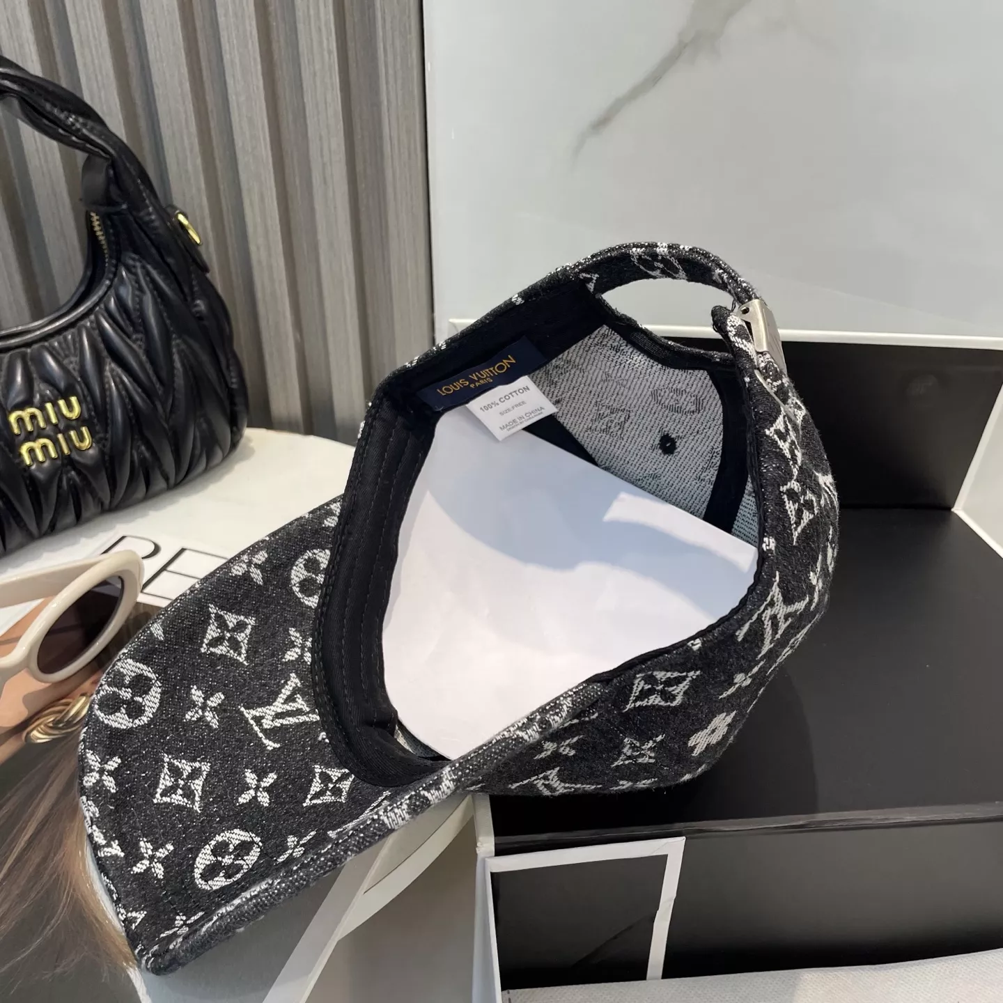 Louis Vuitton LV Caps Durable 1213