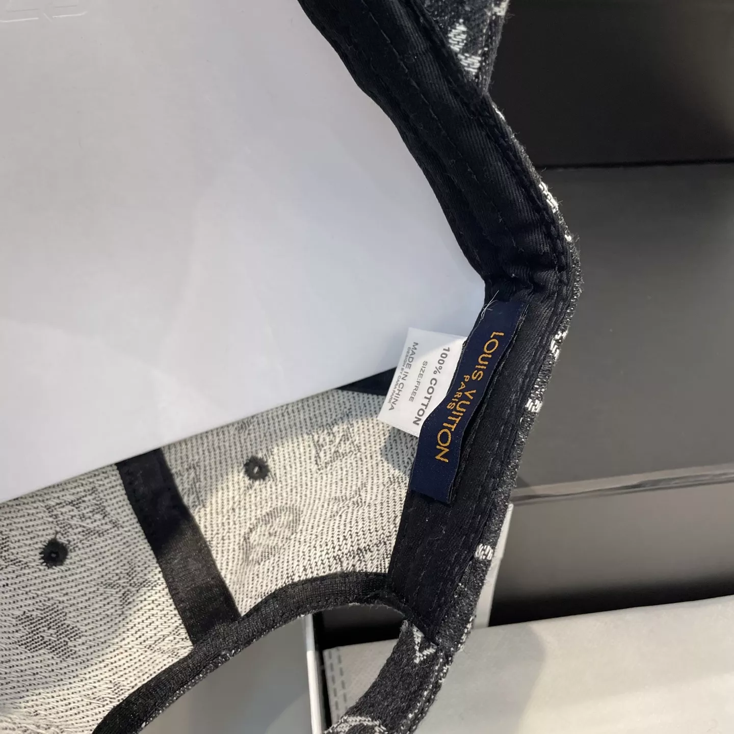 Louis Vuitton LV Caps Durable 1213
