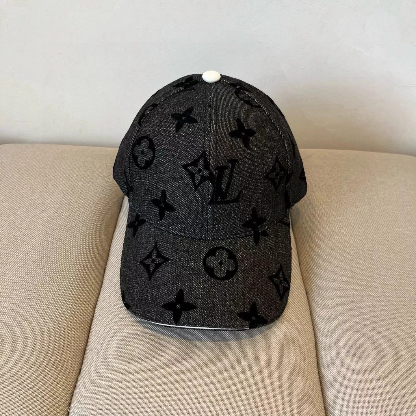 Louis Vuitton LV Caps EyeCatching 6222