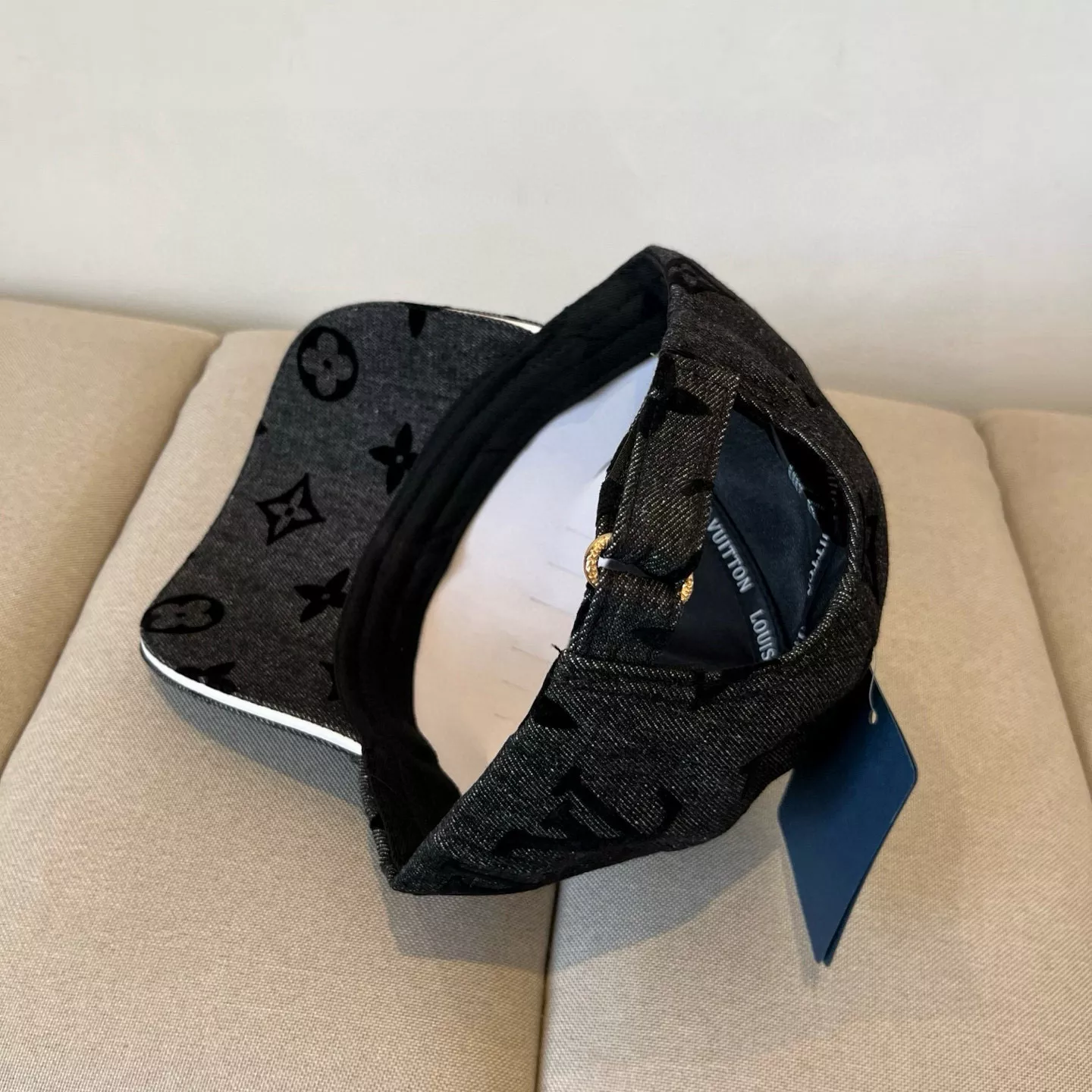 Louis Vuitton LV Caps EyeCatching 6222
