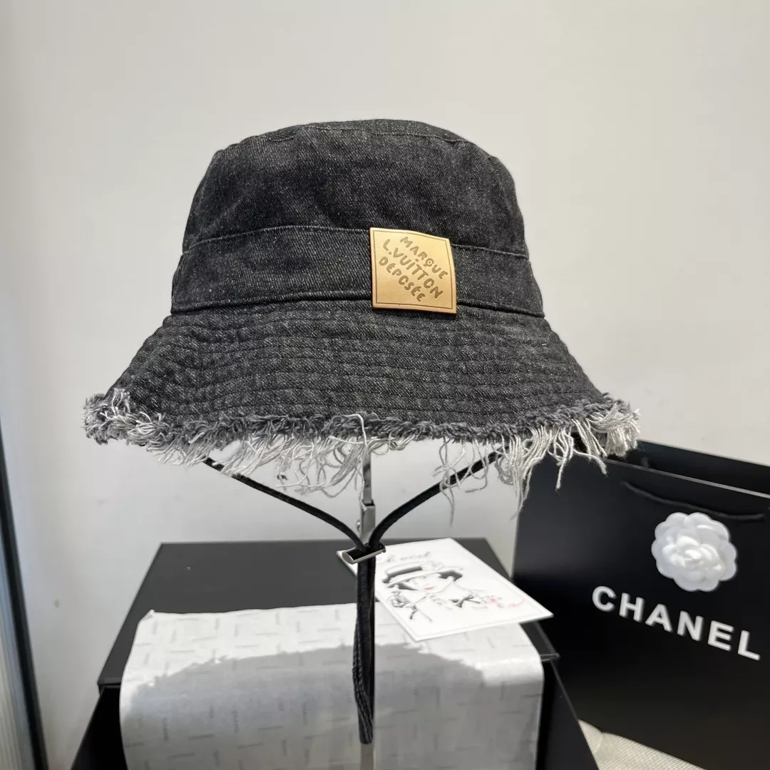 Louis Vuitton LV Caps EyeCatching 8827