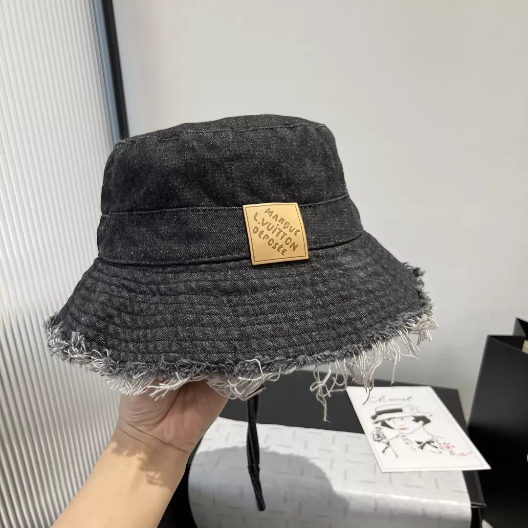 Louis Vuitton LV Caps EyeCatching 8827