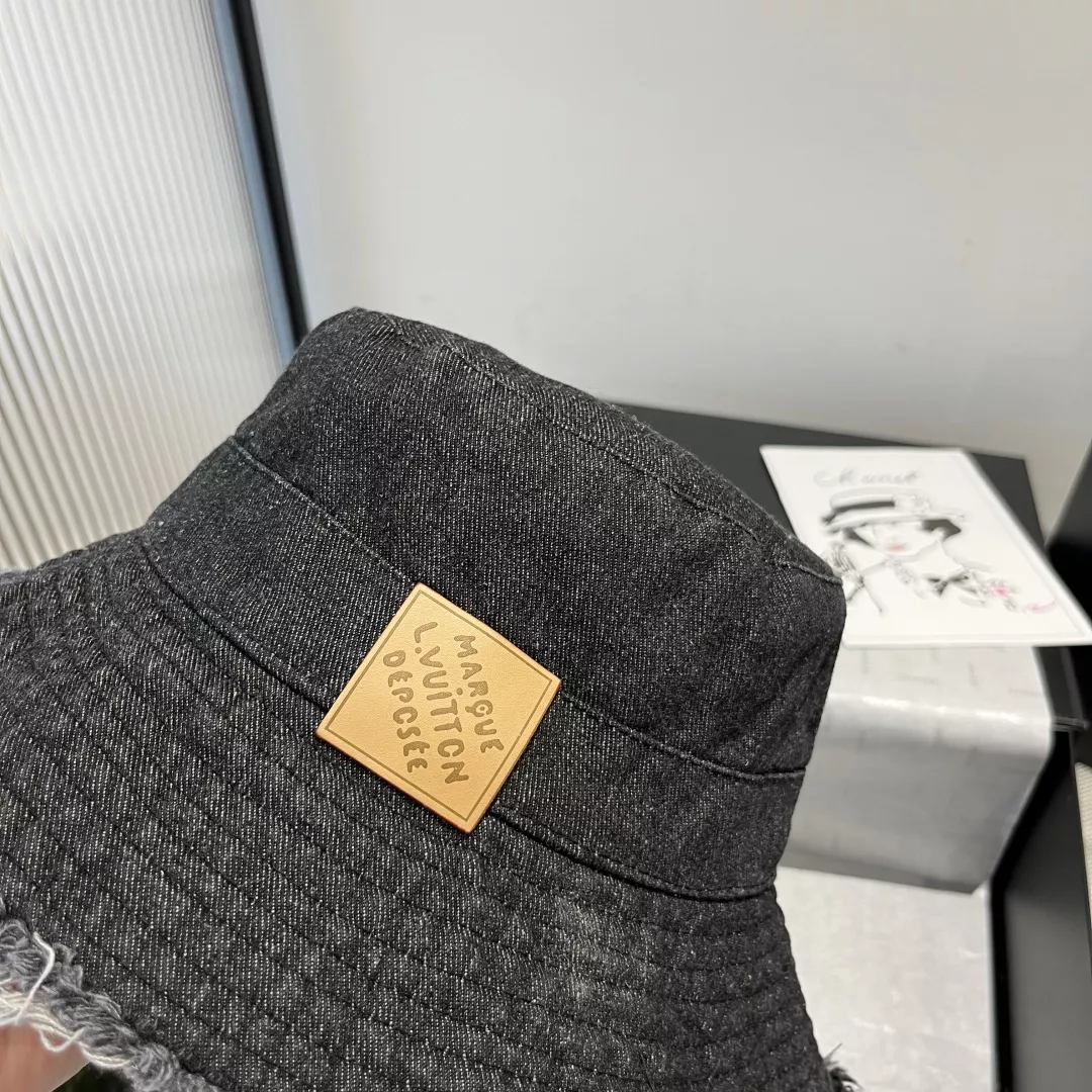 Louis Vuitton LV Caps EyeCatching 8827