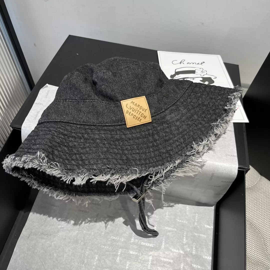 Louis Vuitton LV Caps EyeCatching 8827