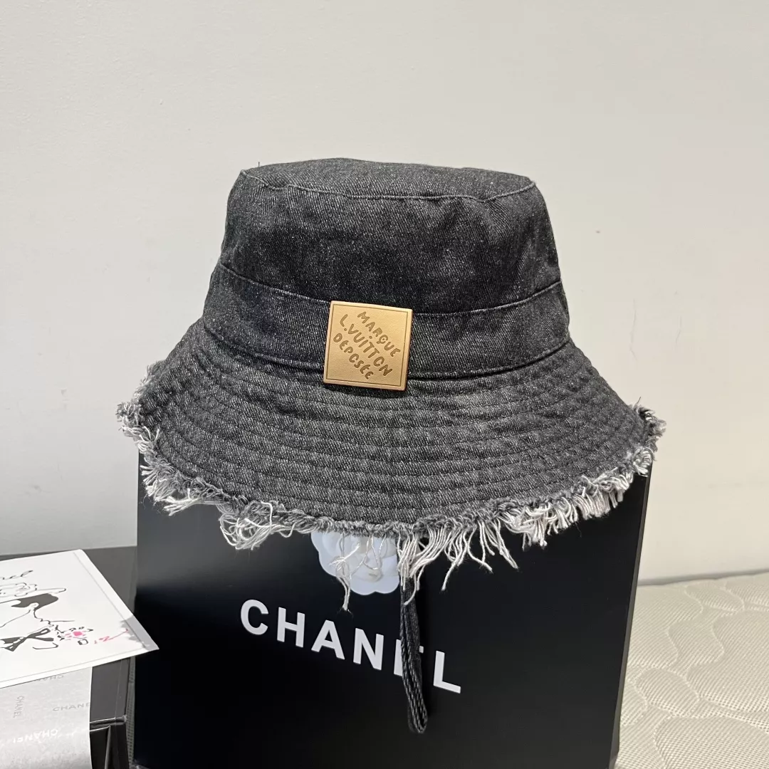 Louis Vuitton LV Caps EyeCatching 8827