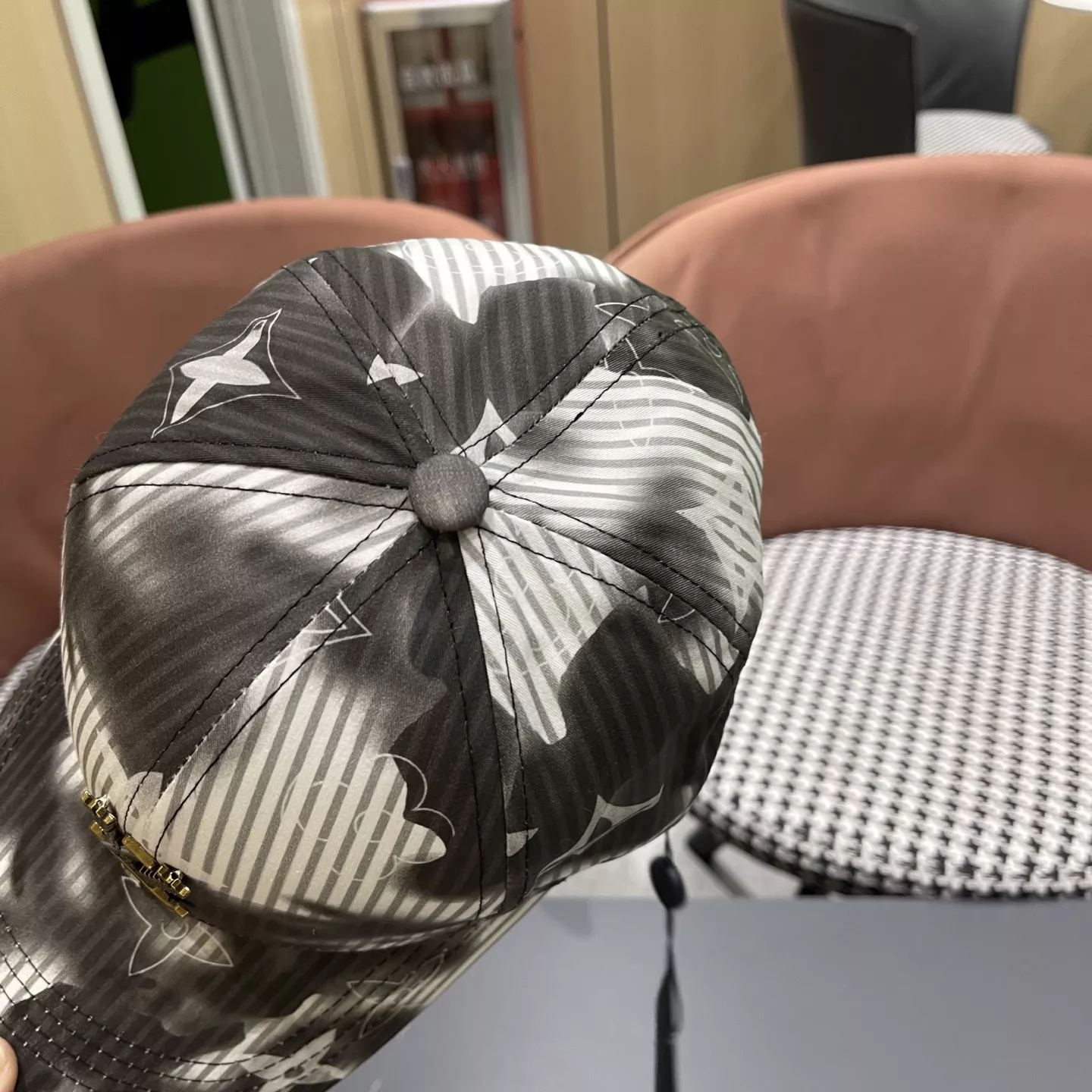 Louis Vuitton LV Caps Fashionable 1204
