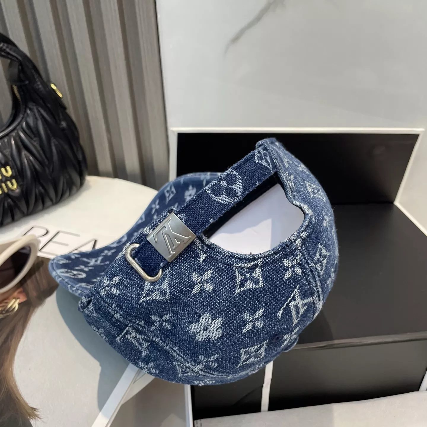 Louis Vuitton LV Caps GoAnywhere 5186