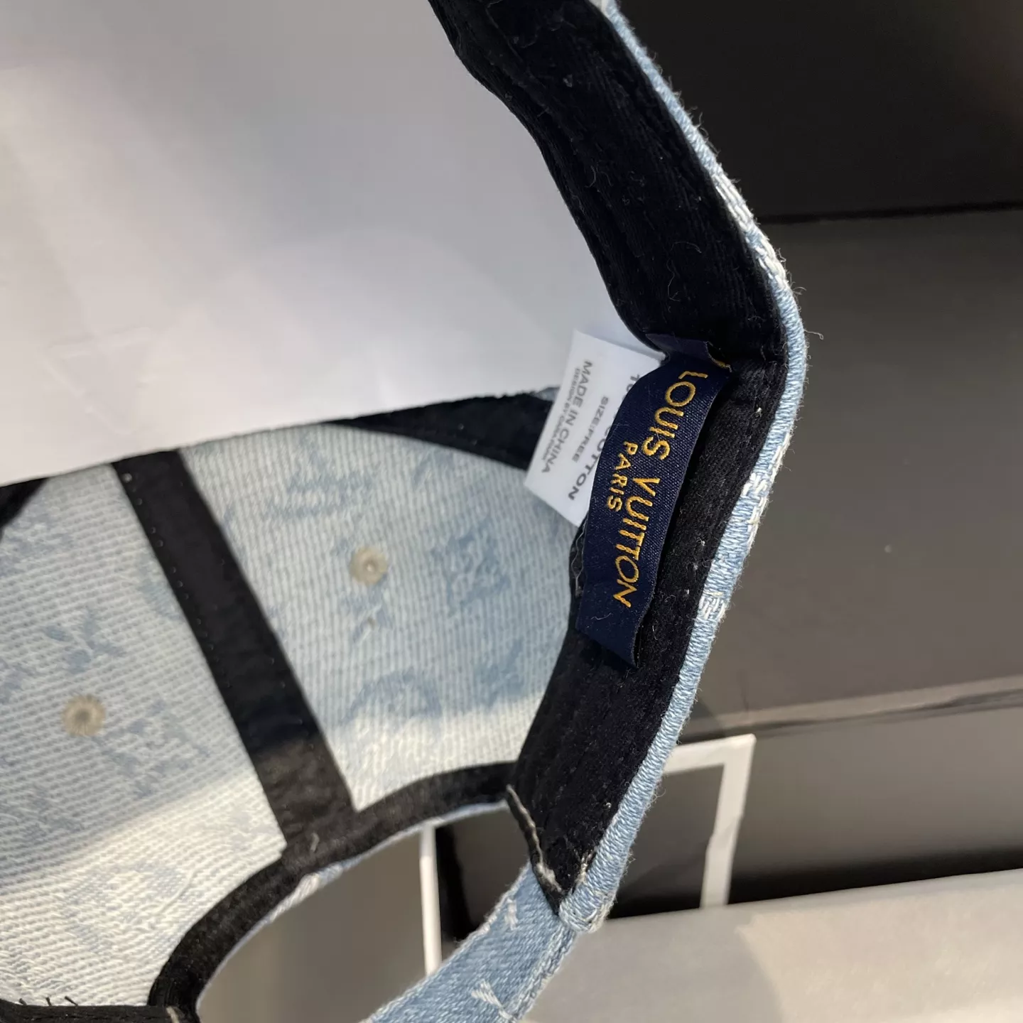 Louis Vuitton LV Caps GoAnywhere 9707