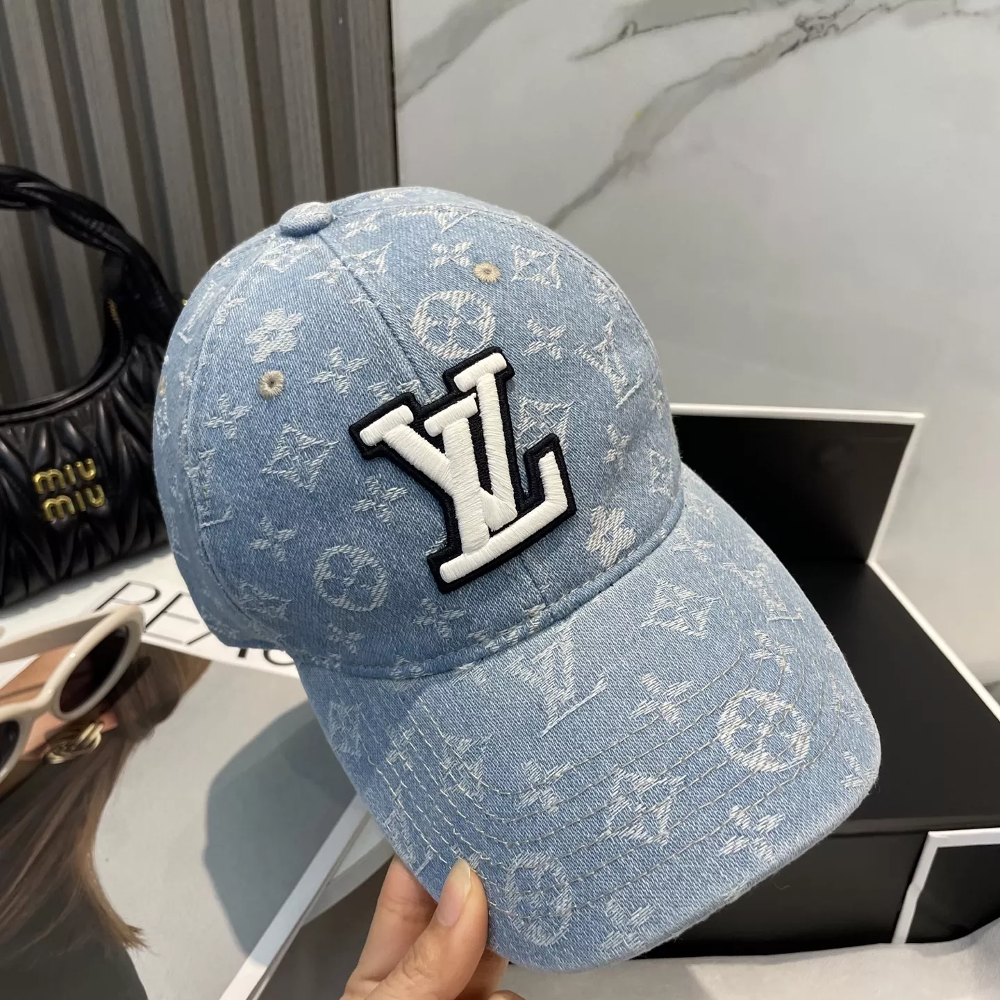 Louis Vuitton LV Caps GoAnywhere 9707