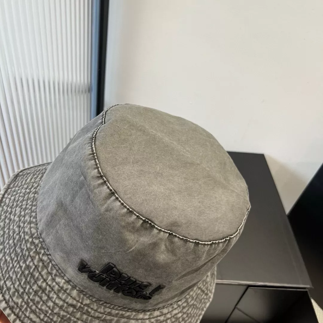 Louis Vuitton LV Caps Minimalist 2431