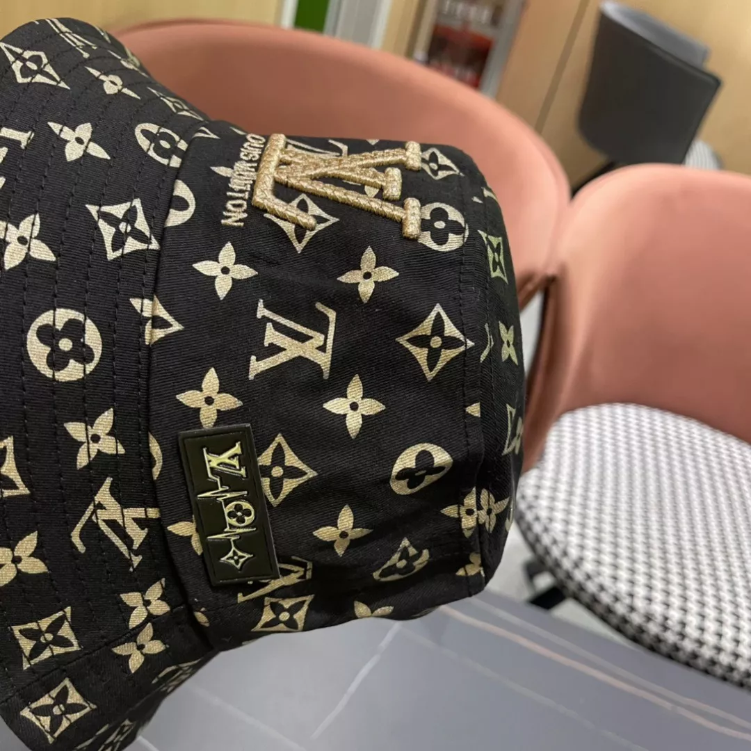Louis Vuitton LV Caps Modern 8290