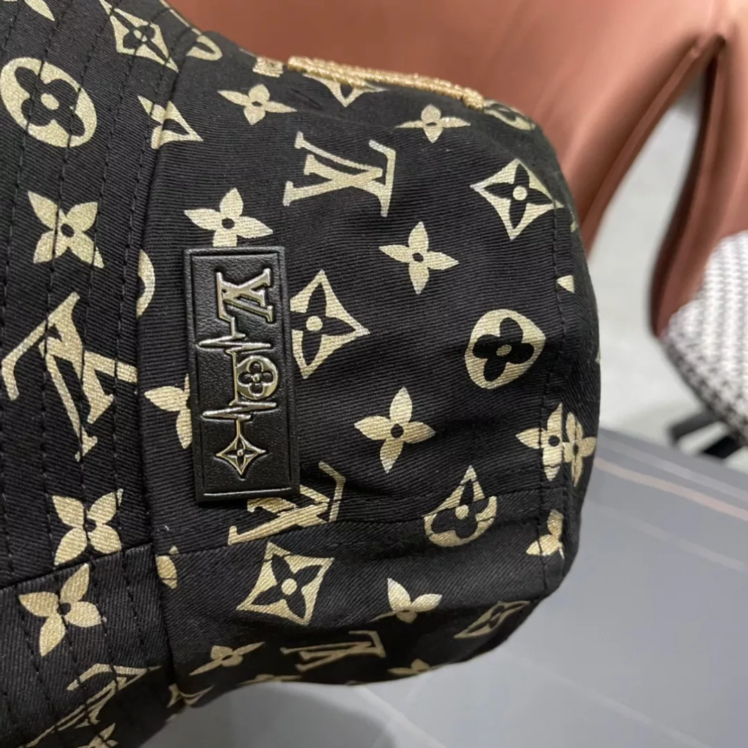 Louis Vuitton LV Caps Modern 8290