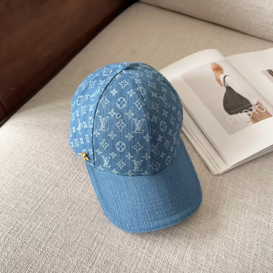 Louis Vuitton LV Caps ModernLook 2017
