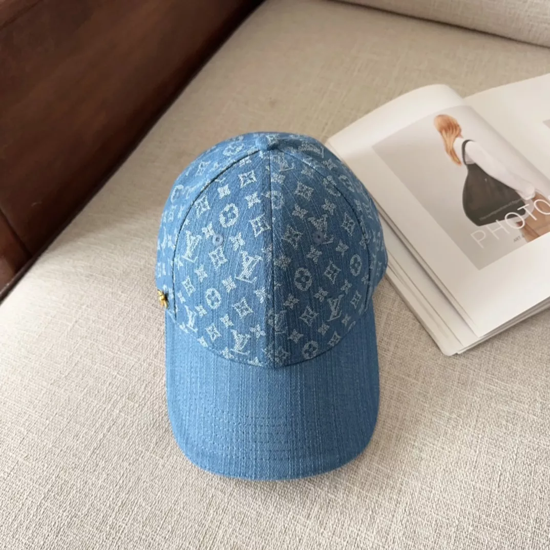 Louis Vuitton LV Caps ModernLook 2017