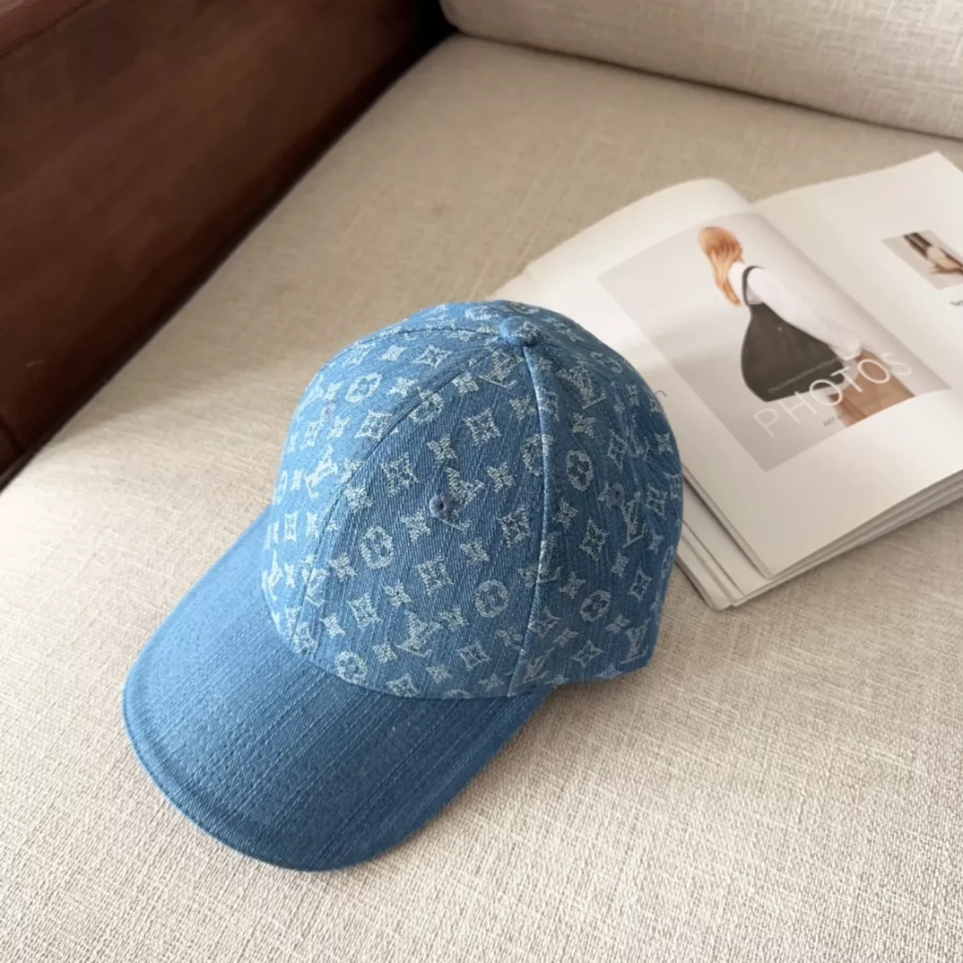 Louis Vuitton LV Caps ModernLook 2017