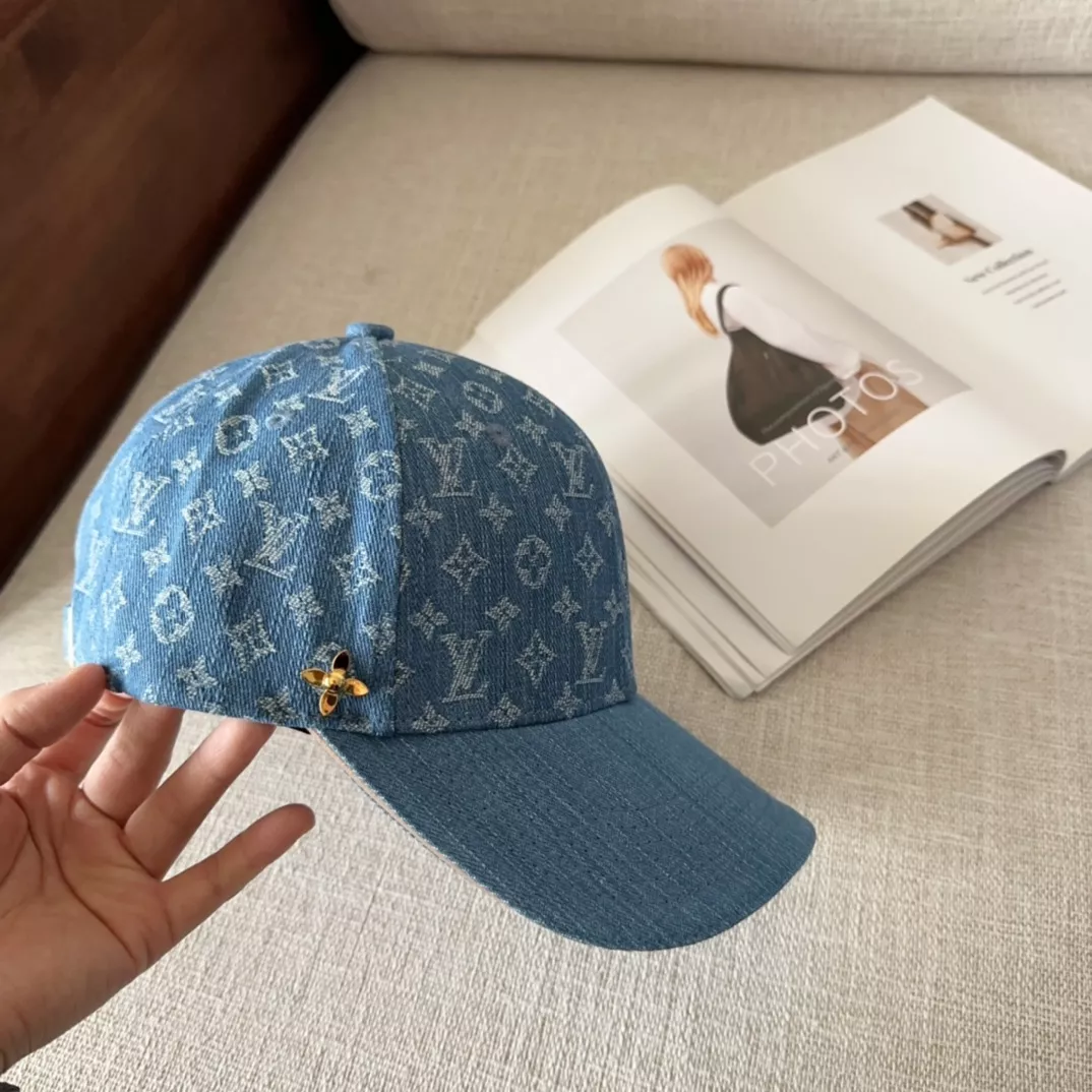 Louis Vuitton LV Caps ModernLook 2017