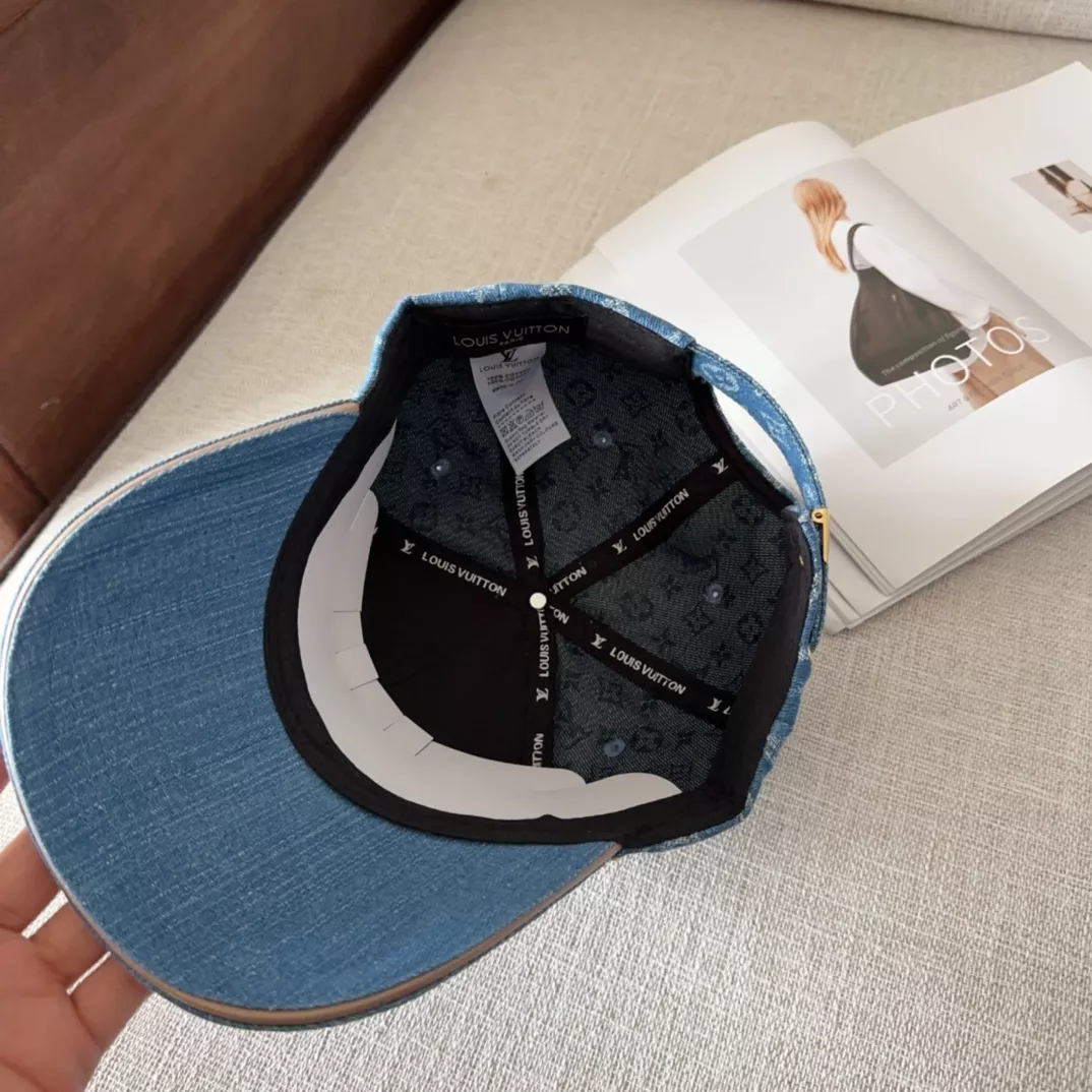 Louis Vuitton LV Caps ModernLook 2017
