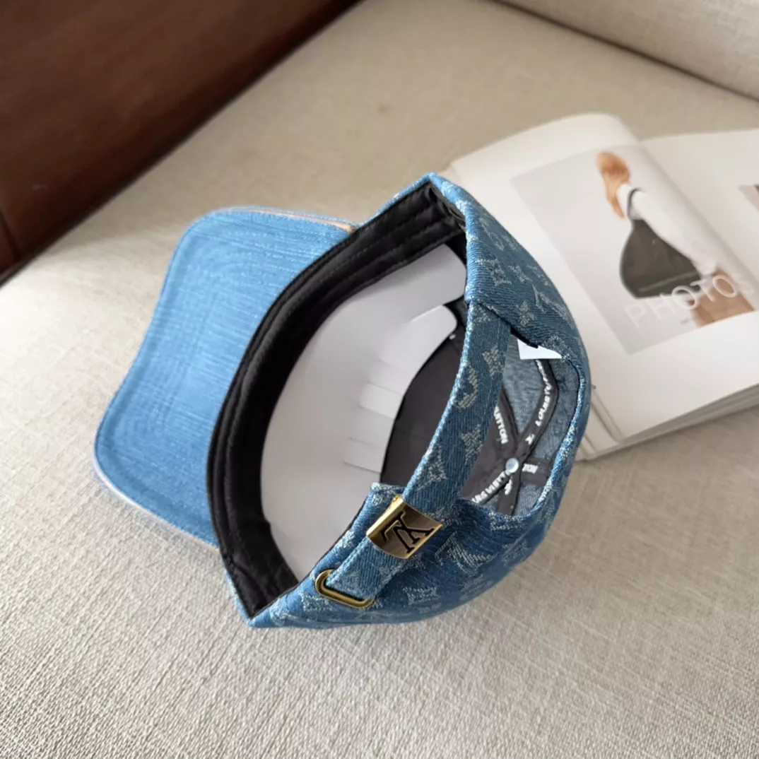 Louis Vuitton LV Caps ModernLook 2017