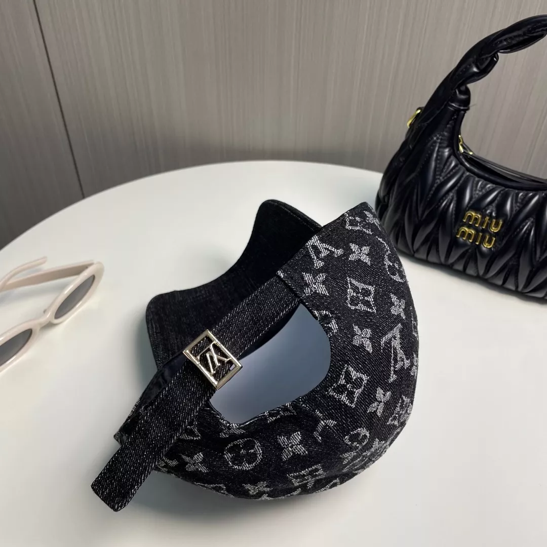 Louis Vuitton LV Caps ModernLook 2525