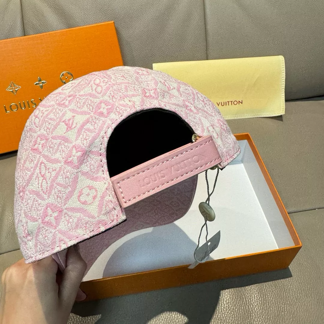 Louis Vuitton LV Caps ModernLook 8322