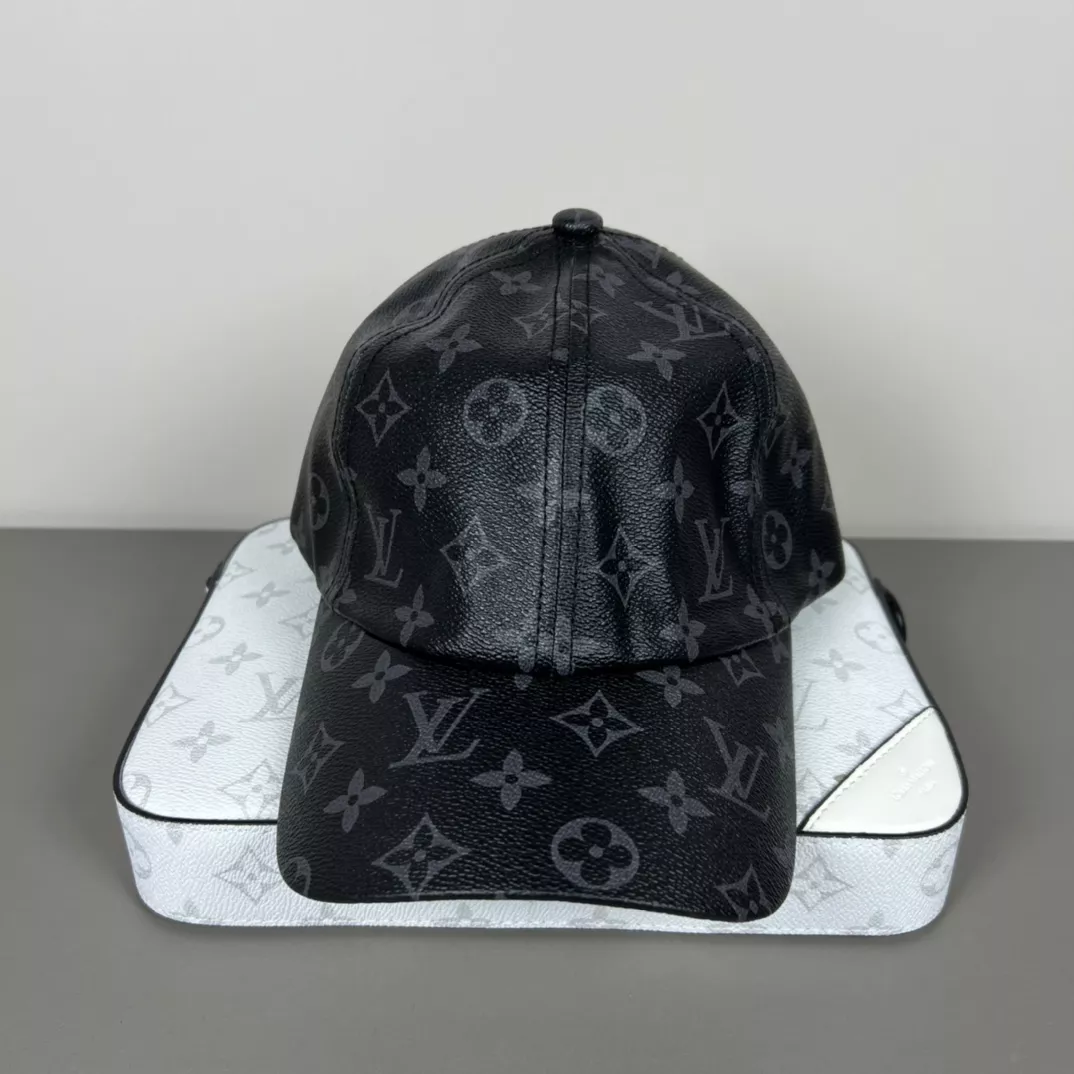 Louis Vuitton LV Caps Practical 1889