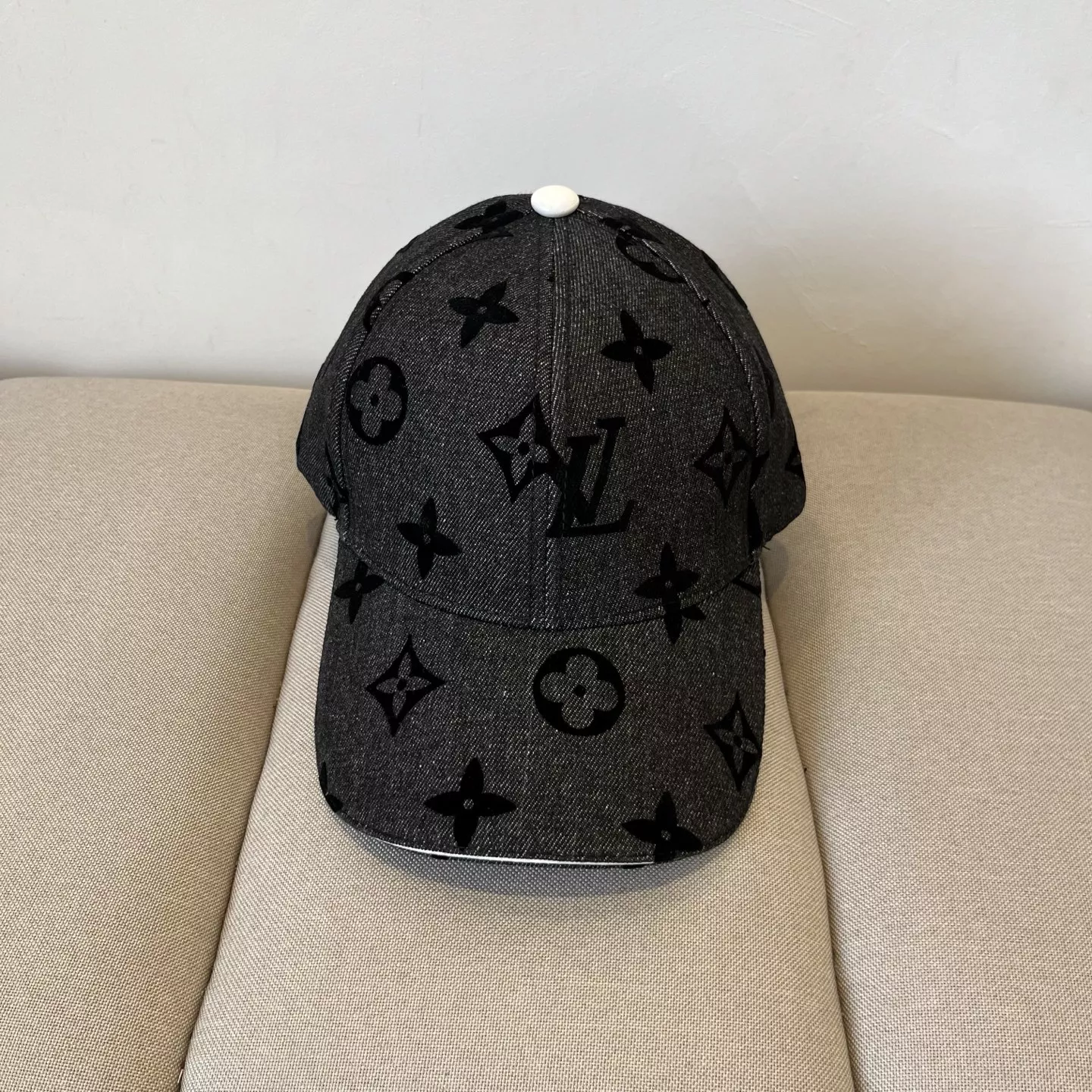 Louis Vuitton LV Caps Reliable 1634