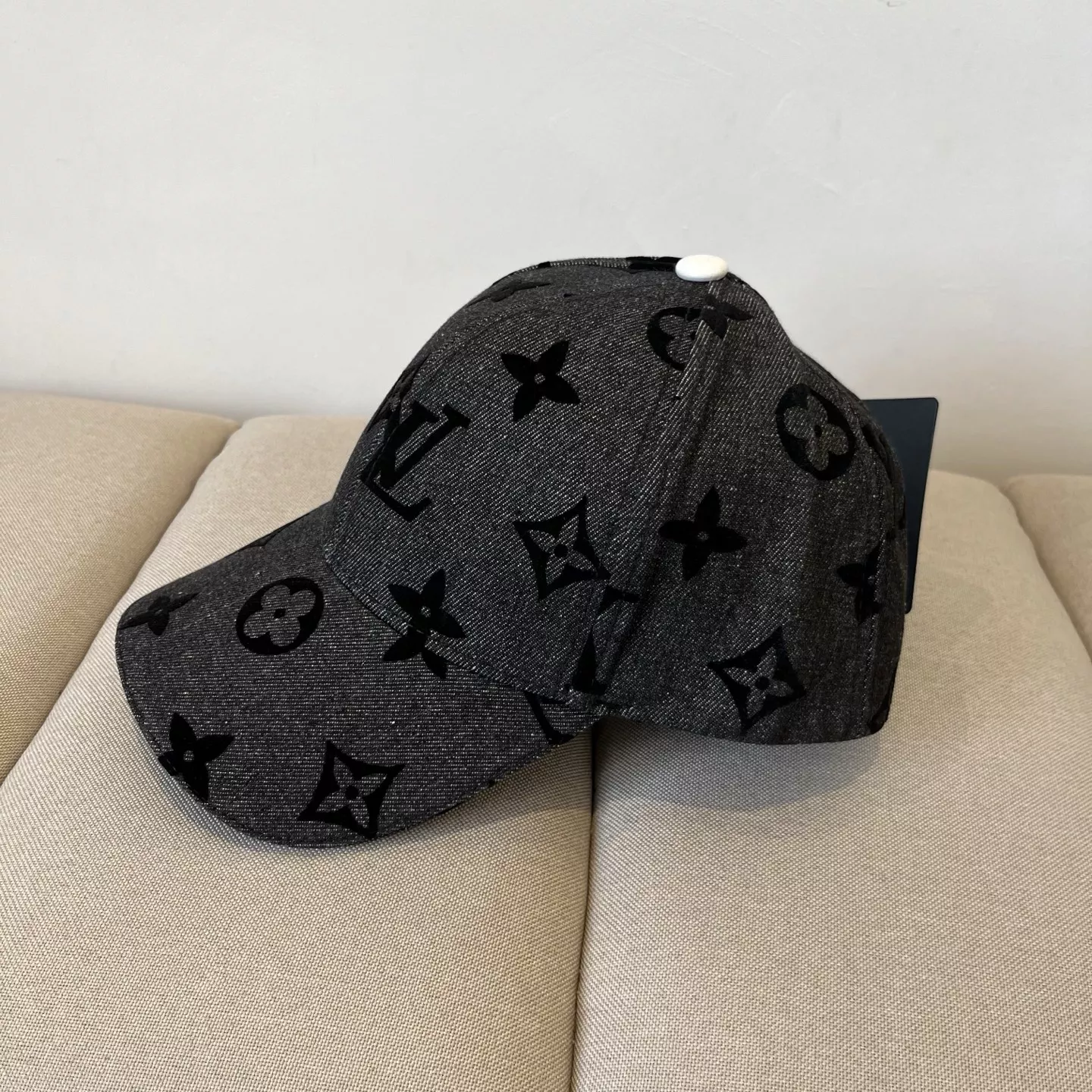 Louis Vuitton LV Caps Reliable 1634