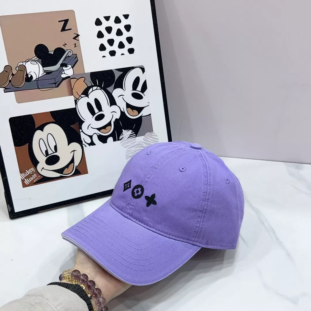 Louis Vuitton LV Caps StreetReady 2372