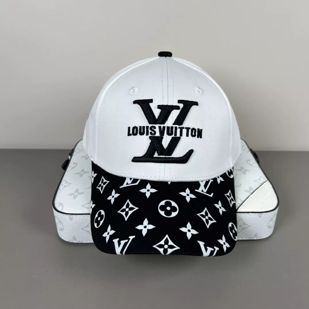 Louis Vuitton LV Caps StreetReady 4220