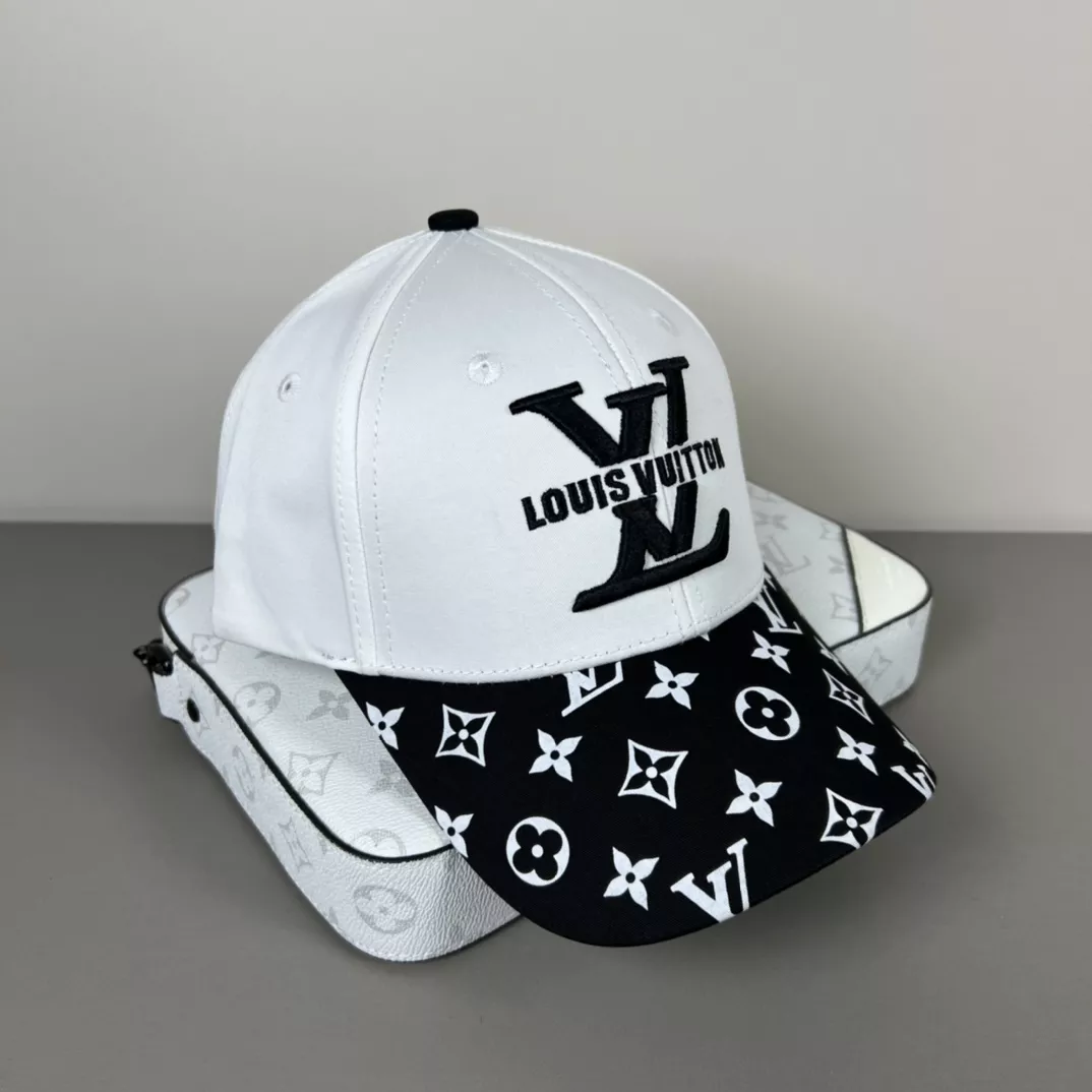 Louis Vuitton LV Caps StreetReady 4220