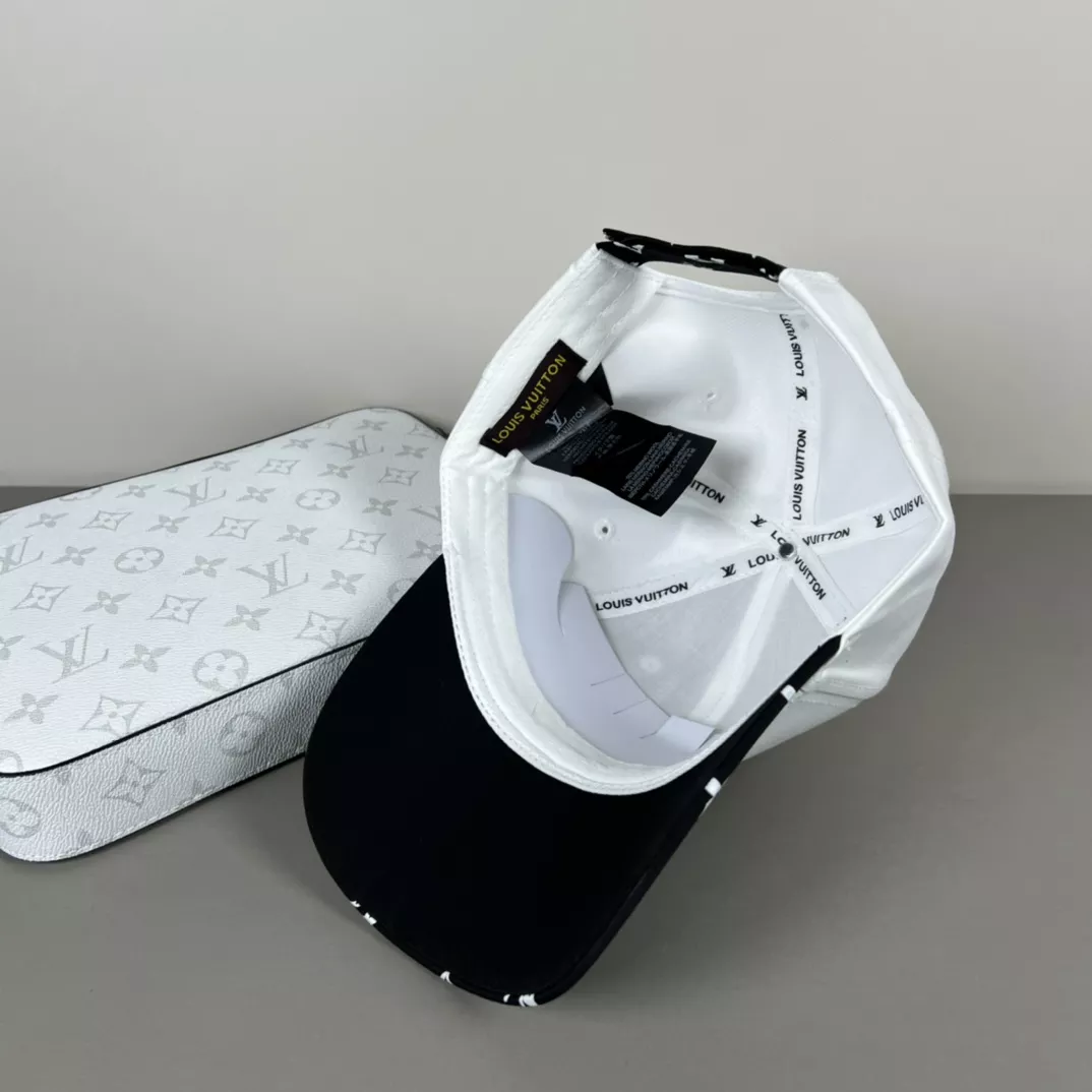 Louis Vuitton LV Caps StreetReady 4220
