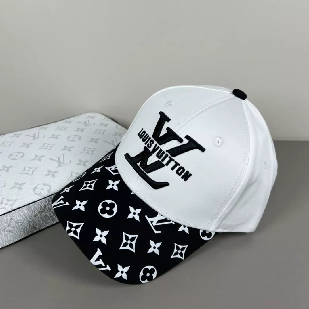 Louis Vuitton LV Caps StreetReady 4220