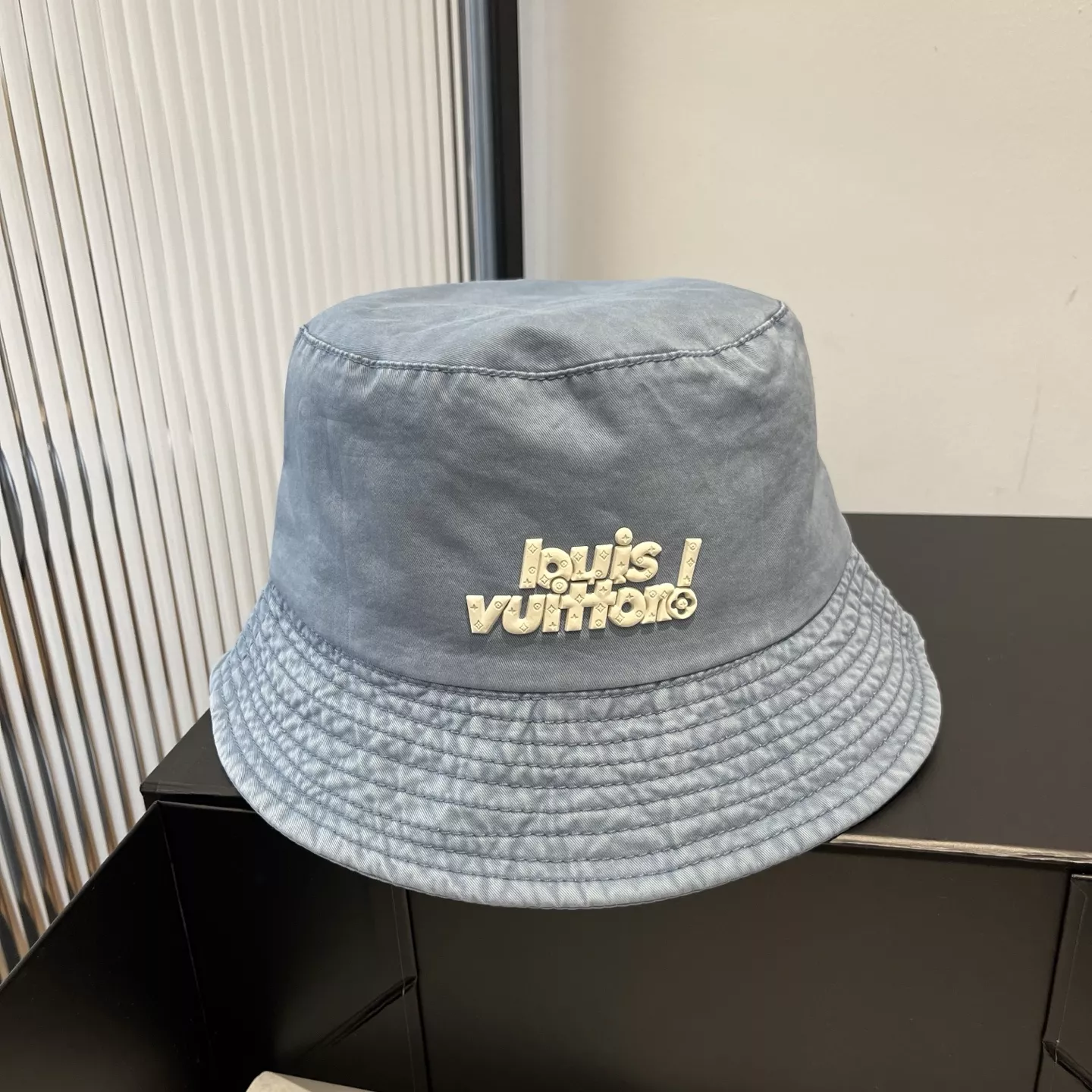 Louis Vuitton LV Caps Vibrant 254