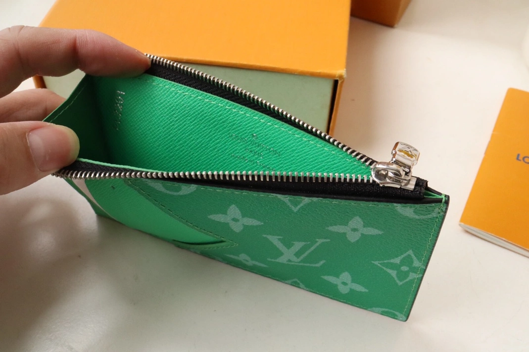 Louis Vuitton LV Card Case Bright 602
