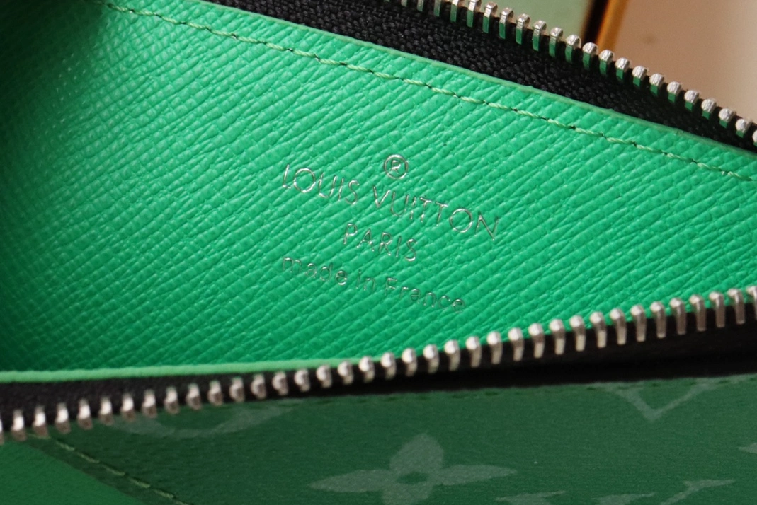 Louis Vuitton LV Card Case Bright 602