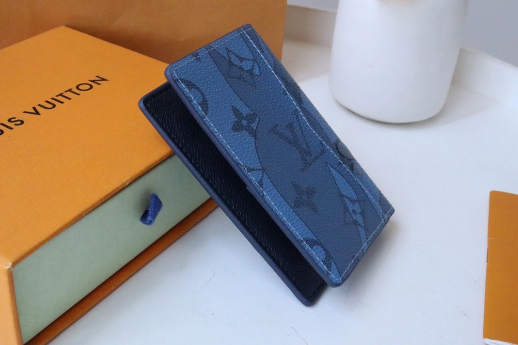 Louis Vuitton LV Card Case Comfortable 598