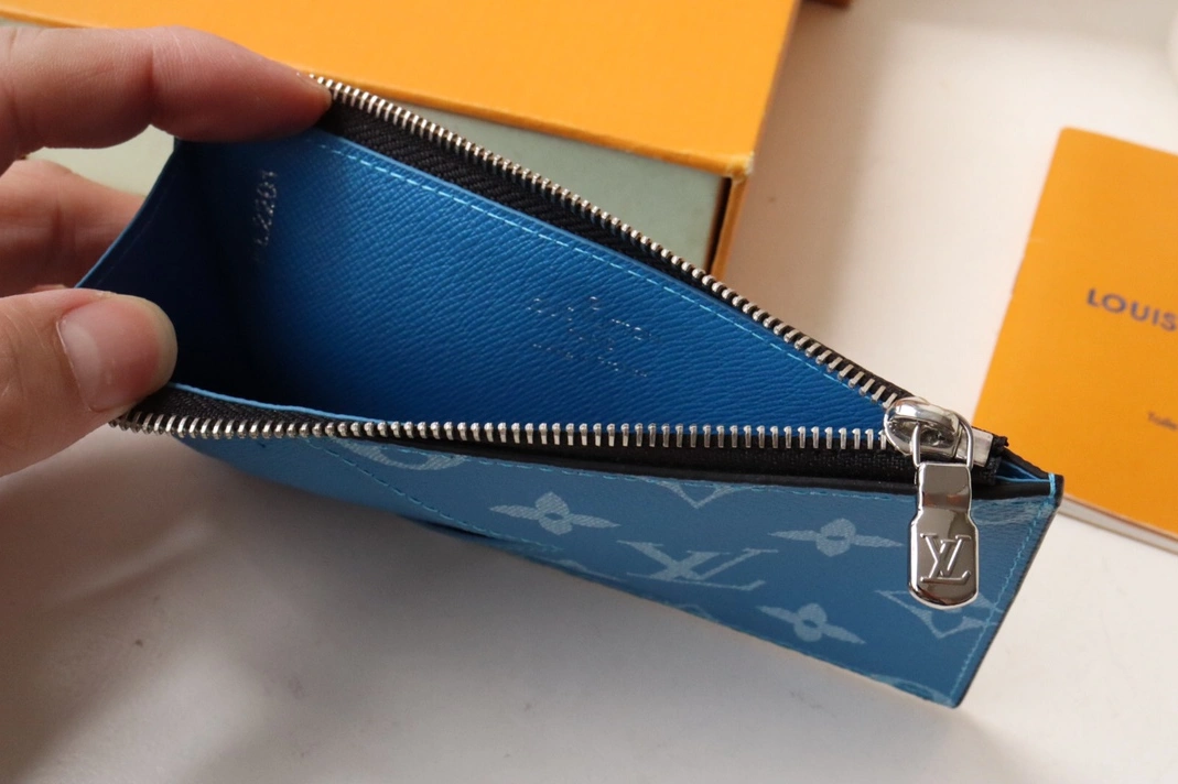 Louis Vuitton LV Card Case Cozy 1079