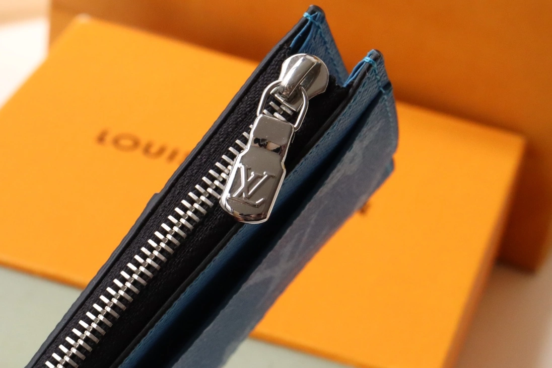 Louis Vuitton LV Card Case Cozy 1079