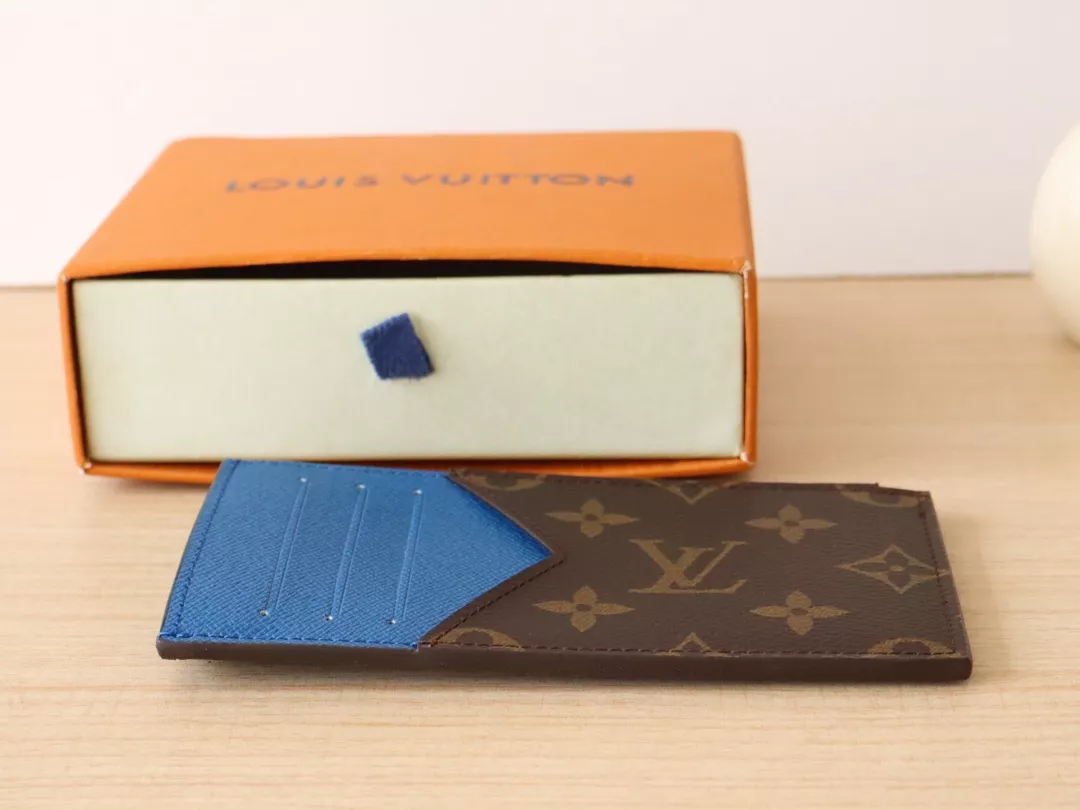 Louis Vuitton LV Card Case Cozy 7016