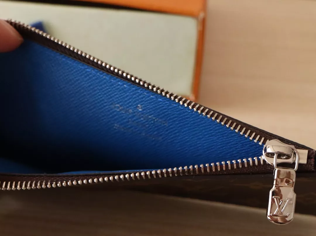 Louis Vuitton LV Card Case Cozy 7016